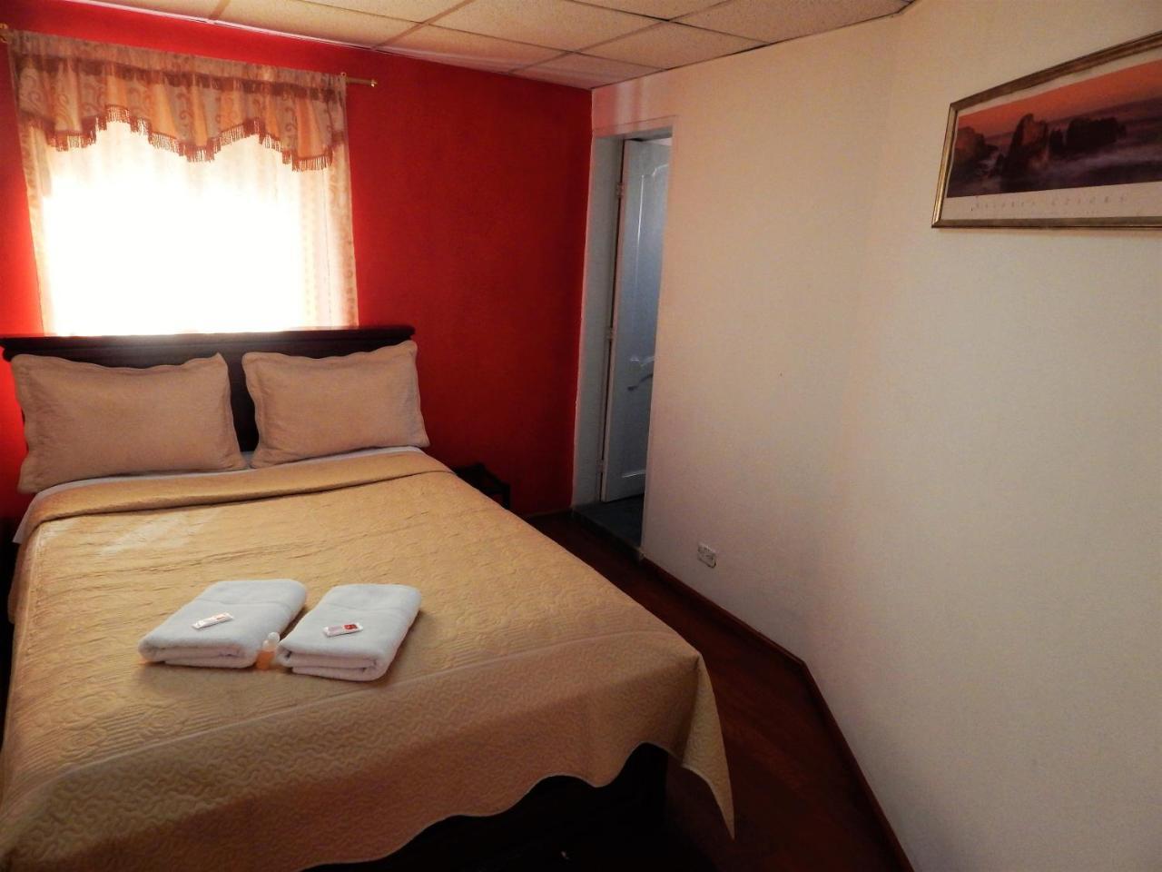 Hostal Imperial Quito Bagian luar foto